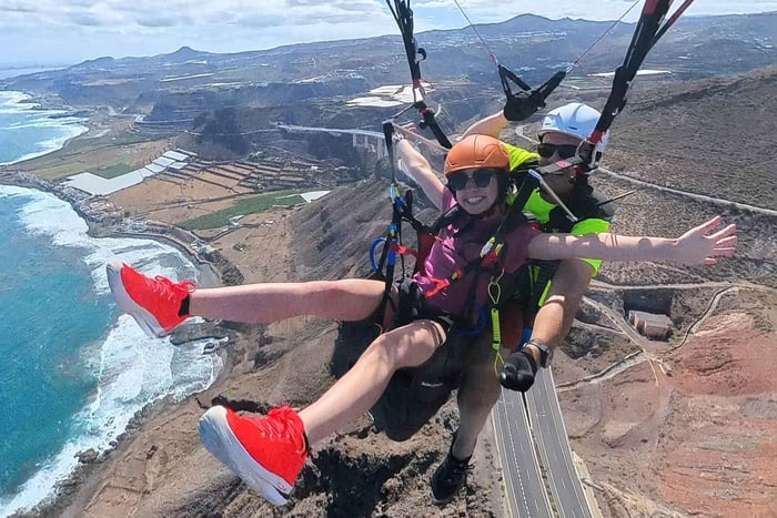 Gran Canaria: Paragliding Flight with Tapas & Pickup