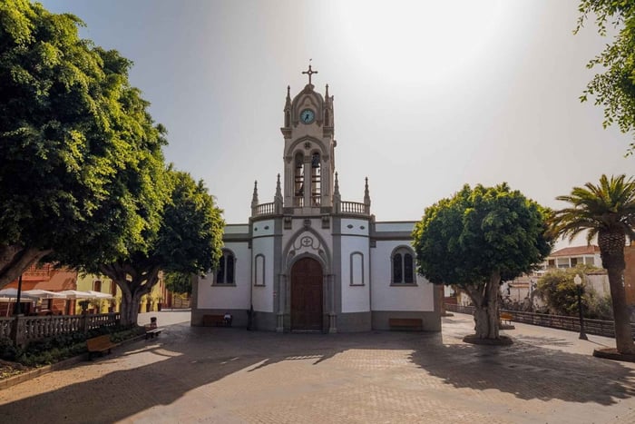 Historical Walk and Banana Route in Guía de Isora