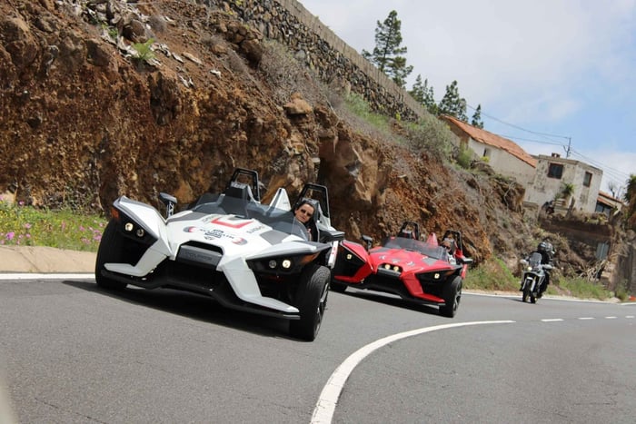 tour in Polaris Slingshot in autonomia per una fuga in montagna