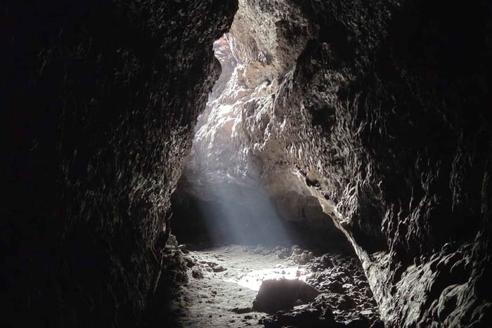 Volcanic caving Las Palomas Cave (ES-EN)