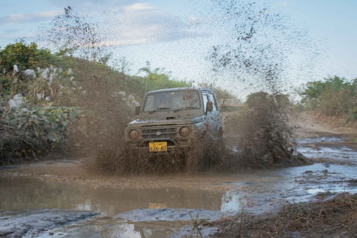 Extreme Jimny Off-Road Ride: Dirt, Forest & Rock near Tokyo