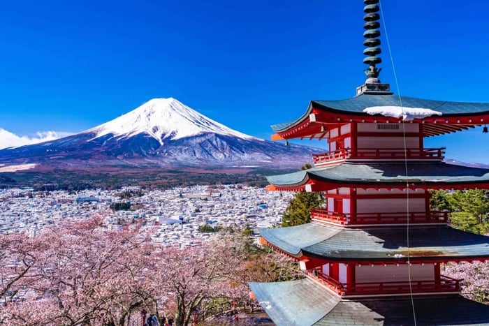 From Tokyo: Fuji Mountain Area - FujiQ - Lake Kawaguchiko - Chureito Pagoda