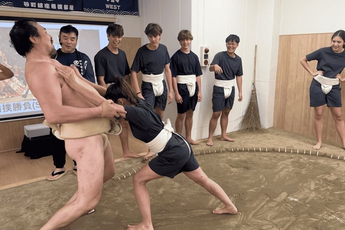 Tokio: sumoshow en ringuitdaging in een lokale winkelstraat