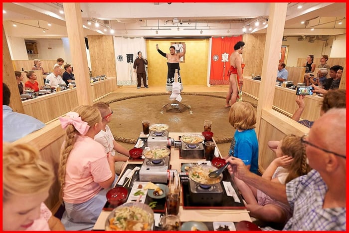 Tokio: Zapasy sumo z chanko nabe i mochi