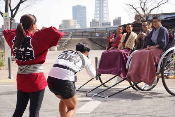 Tokyo: Asakusa tour by rickshaw