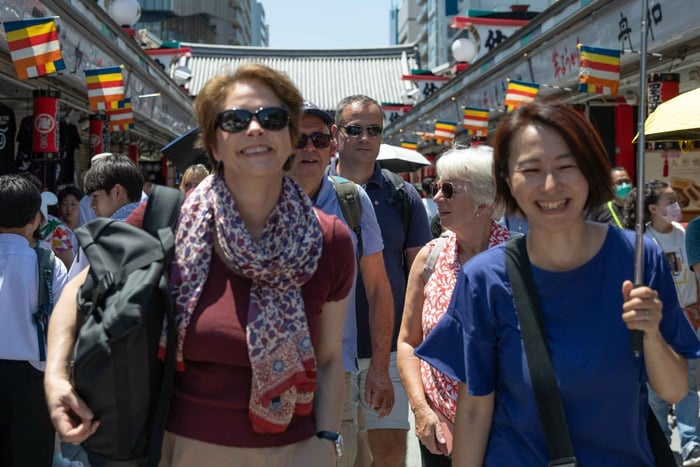 Tokyo: Asakusa Walking Tour with Sensoji Temple Visit
