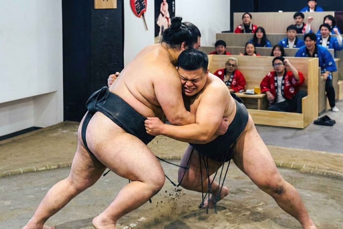 Tokyo Ginza: Sumo Show Full of Experiences & Souvenir Photos