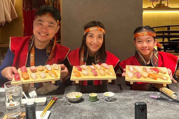 Tokyo : Samurai Sword & Sushi Experience with Chef Live
