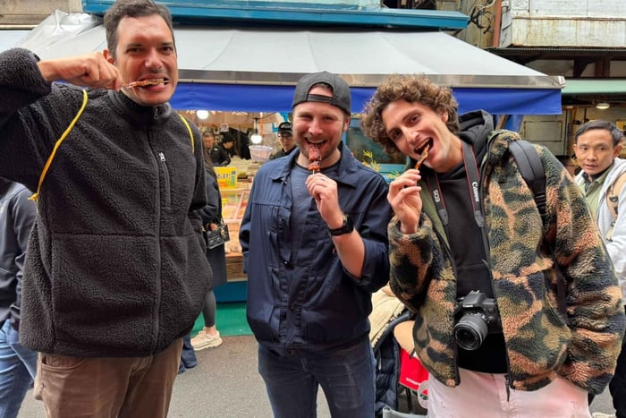 Tsukiji Fish Market Walking Tour with a Local Guide