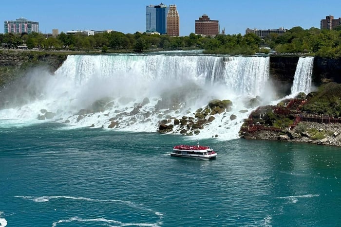 Från Toronto: Dagsutflykt till Niagarafallen & vinprovning