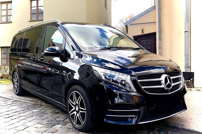 Private Transfer from Toronto to Pearson Airport YYZ in Luxury Van