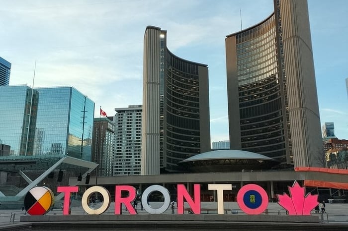 Toronto Iconic Core and Landmarks Walking Tour