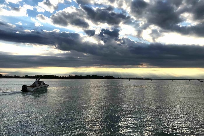 Boat tour among whispers of water and light, a reality to be discovered