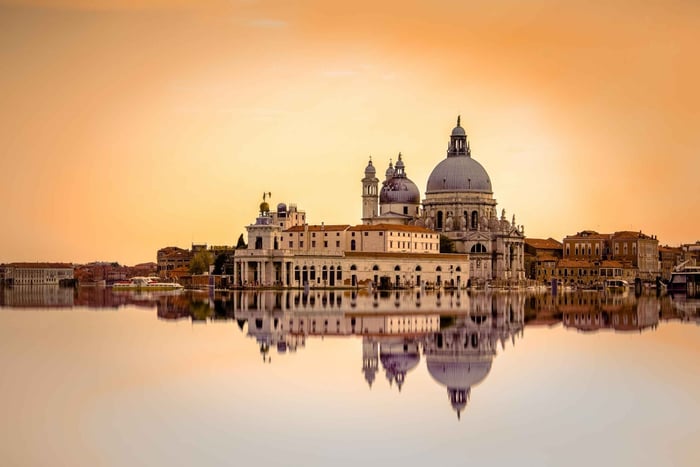 City Highlights Walking Tour with Optional Gondola