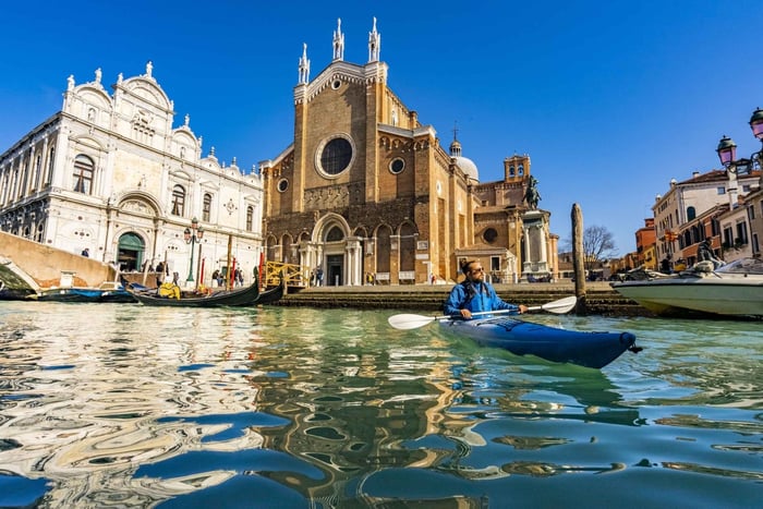 Cultural Kayak Tour: Discovering the City’s Canals