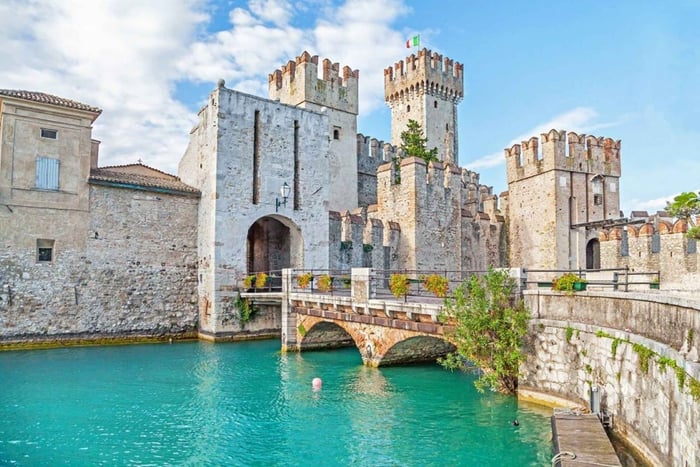From Venice: Verona, Sirmione & Lake Garda with Boat Cruise