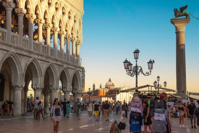 Venice; Palazzo Ducale Guided Tour with Coffee
