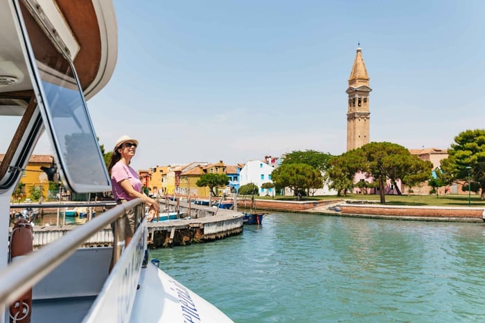 Murano & Burano: venekierros oppaan kanssa ja lasitehtaan vierailu