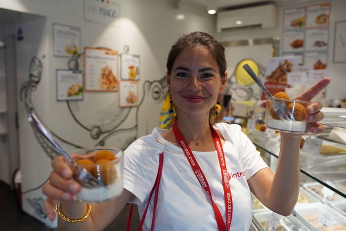 Eat Like a Local Food Tour with Wine & Spritz
