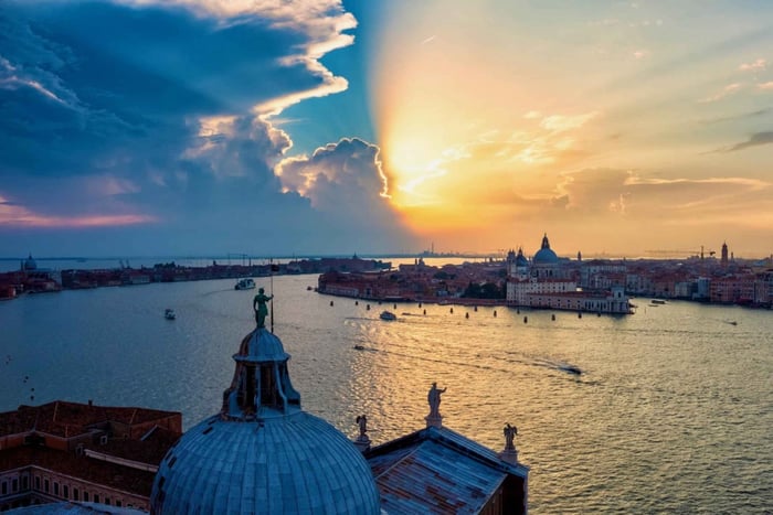 Veneza: Passeio romântico de gôndola e jantar para dois