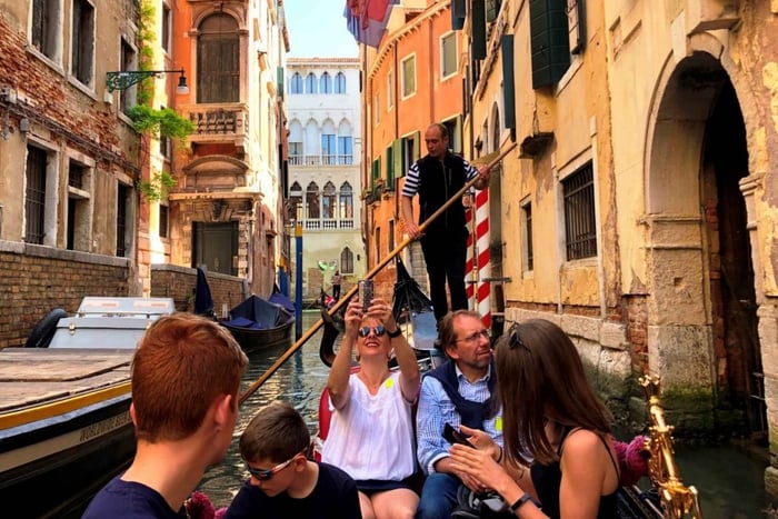 Tour a piedi e giro in gondola a Venezia
