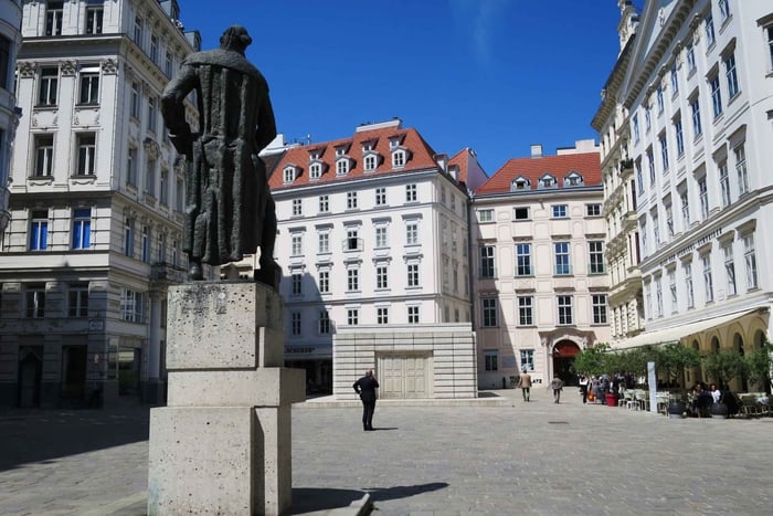 A guided tour of the unknown and hidden Vienna