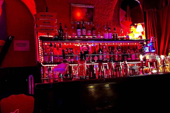 Burlesque and Cocktail Experience at Veleno