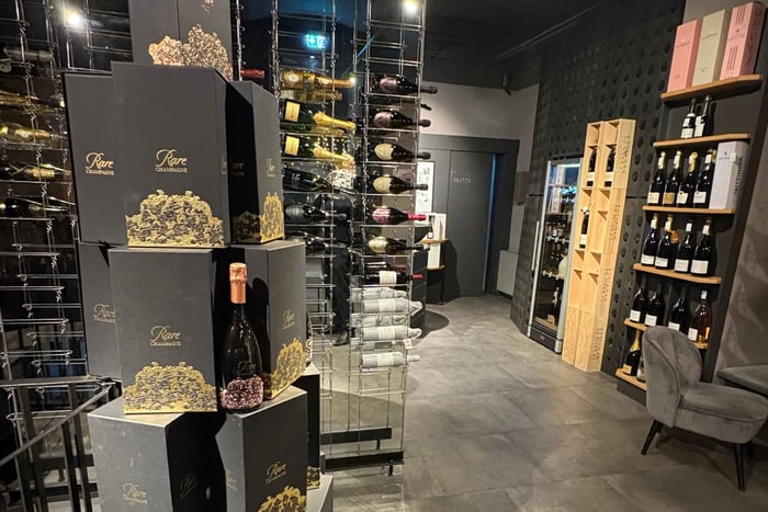 Exclusive champagne & caviar pairing in the heart of Vienna