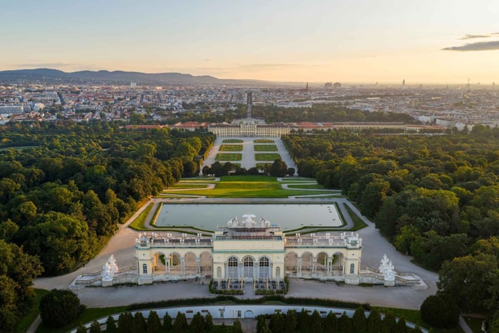 Private Schönbrunn Palace Tour with nonpublic places