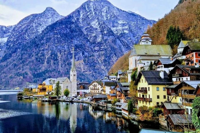 Private tour from Vienna to Hallstatt and Salzburg