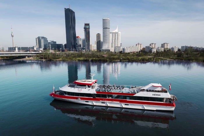 Vienna: 2-hour Danube Panorama Tour