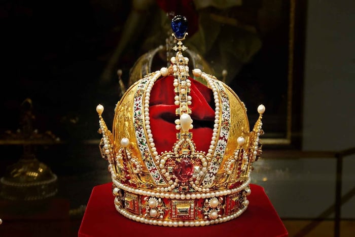 Vienna: Imperial Treasury & New Hofburg Palace Combo Ticket