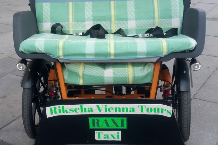 Vienna: Tour RAXI (electric rickshaw) 3 hours in Vienna