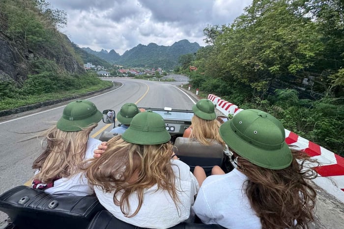 Cat Ba Sunrise Jeep Tour & Fishing in Lan Ha Bay