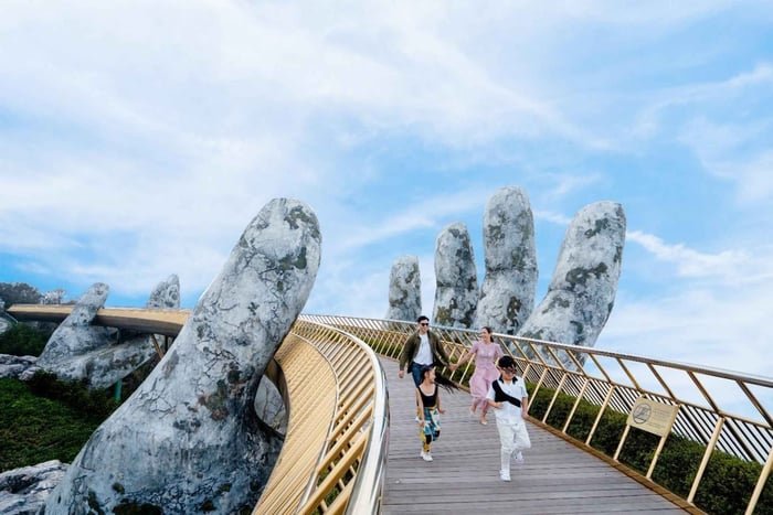 チャン メイ ポート : ゴールデン ブリッジ - バ ナ ヒルズの 1 日ツアー