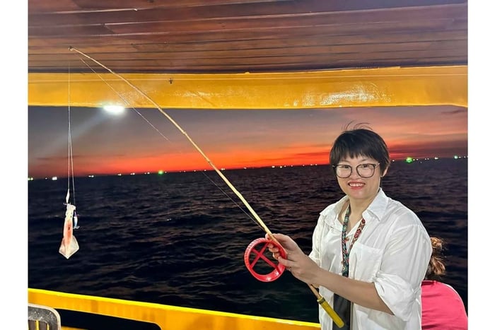 Crucero: paseo en barco al atardecer y pesca de calamares de noche en Phu Quoc