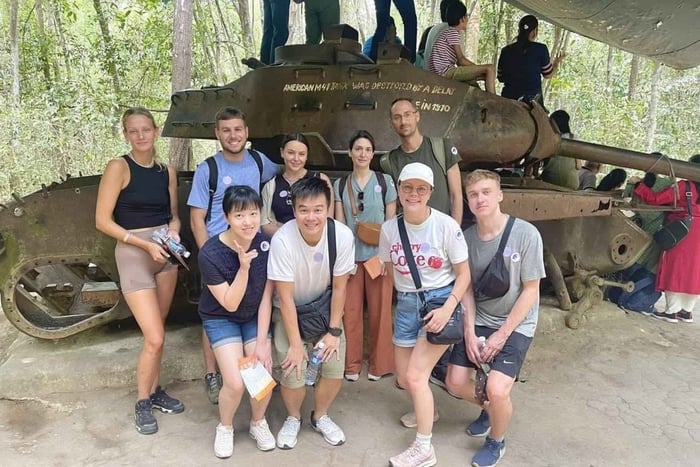 Tour dei tunnel di Cu Chi: un'esperienza sotterranea nella guerra del Vietnam