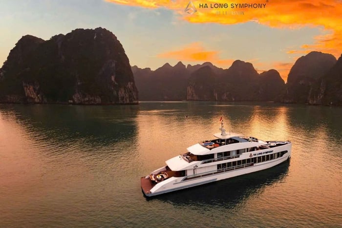 Depuis Ha Long : croisière de luxe d'une journée sur le Symphony avec deux piscines jacuzzi