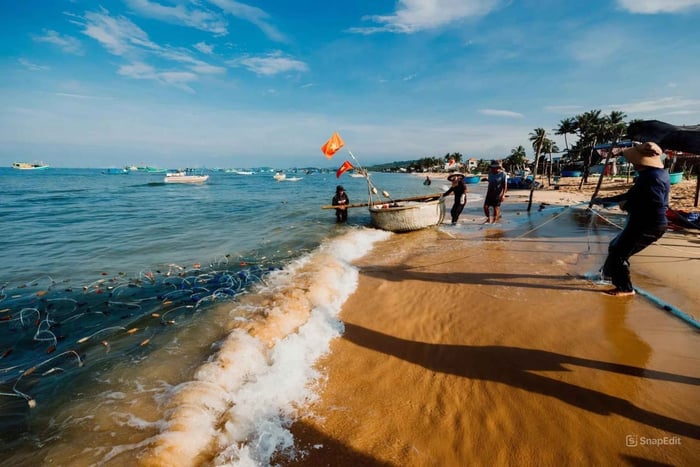 Full Day Tour: Local Village, Pagoda, Beach & Water Spots