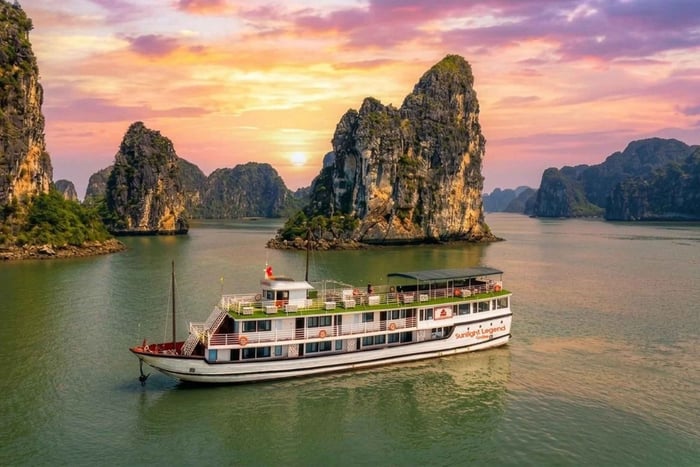 Ha Long Bay 2D1N Cruise – Kayak, Caves & Sunset