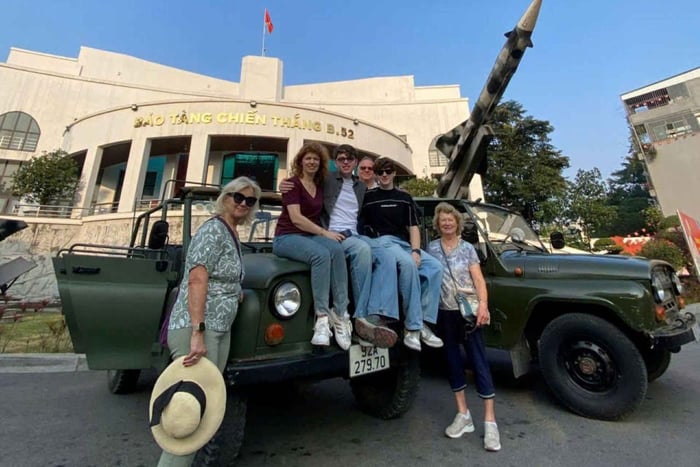 Hanoi: Half‑Day Jeep City Tour, Landmarks & Local Food