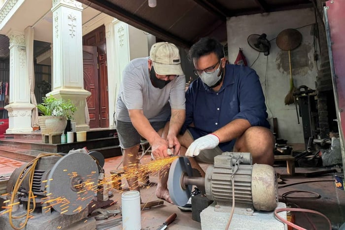 Hanoi: Praktisk knivlavningsworkshop med en mester-smed