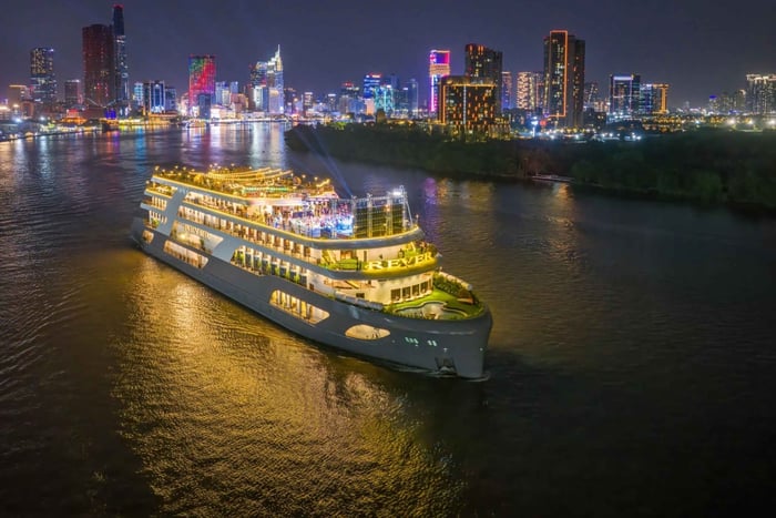 Ho Chi Minh: rejs REVER z bufetem, muzyką i wyjątkową trasą