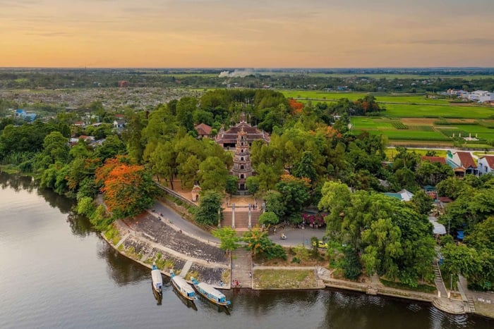 Paseo en barco por Hue: crucero por el río Perfume con ruta personalizable