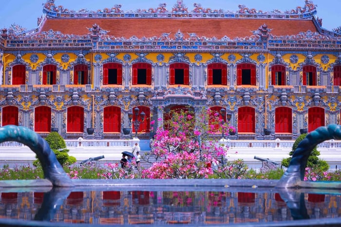 Hue City Tour: Full & Half-Day Imperial City & Royal Tombs