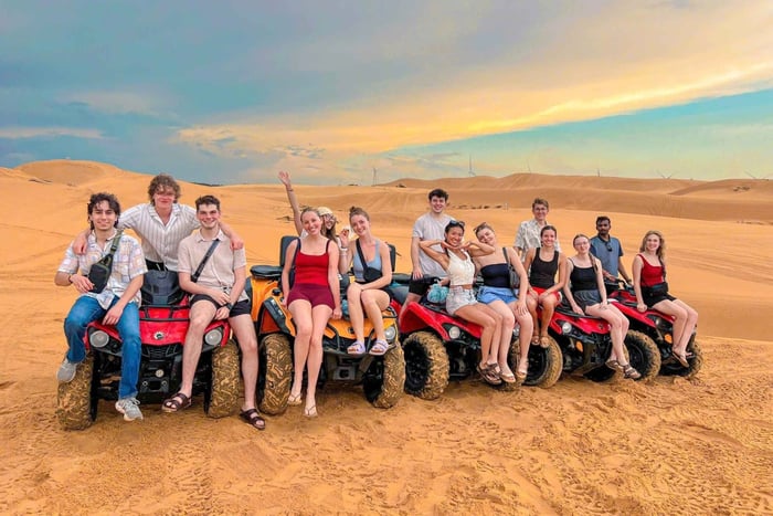 Mui Ne: Sand Dunes Jeep Tour with Friendly English Guide