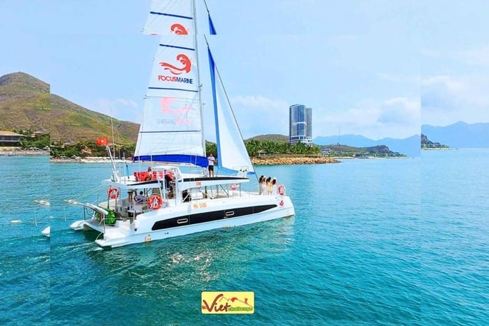 Nha Trang: VIP YACHT TOUR ( BBQ, Attività acquatiche)