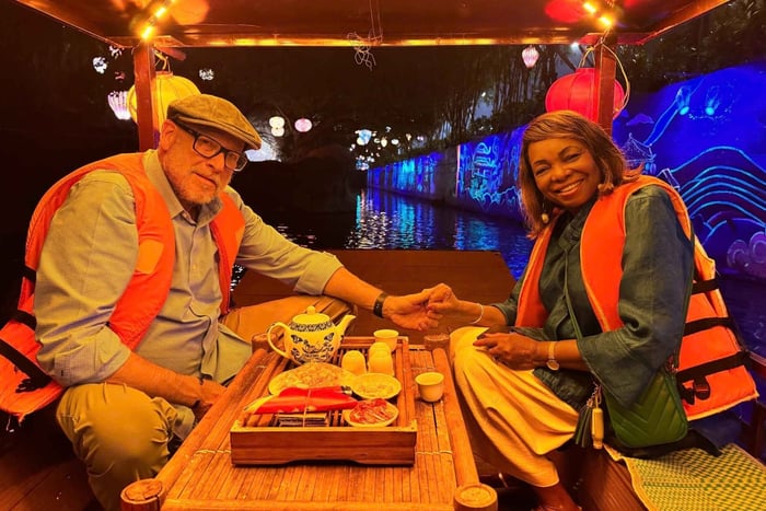 Ninh Binh : visite de la vieille ville de Hoa Lu et croisière en bateau-lanterne