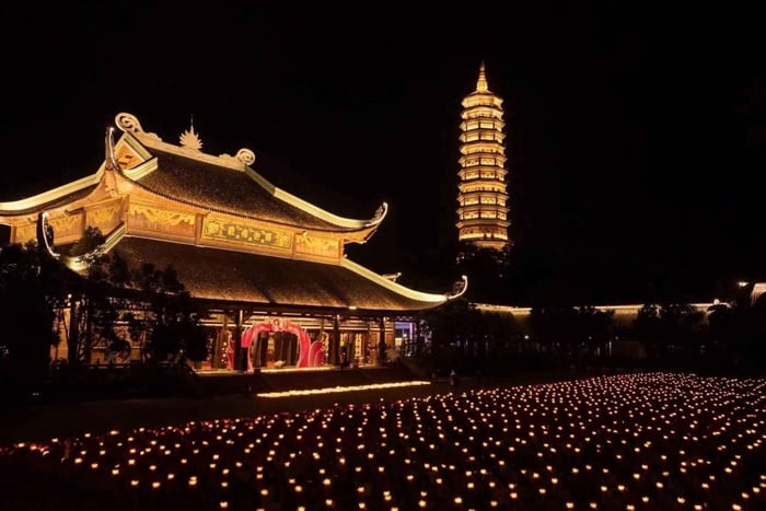 Ninh Binh Night Tour : Bai Dinh Pagoda & Hoa Lu Old Town