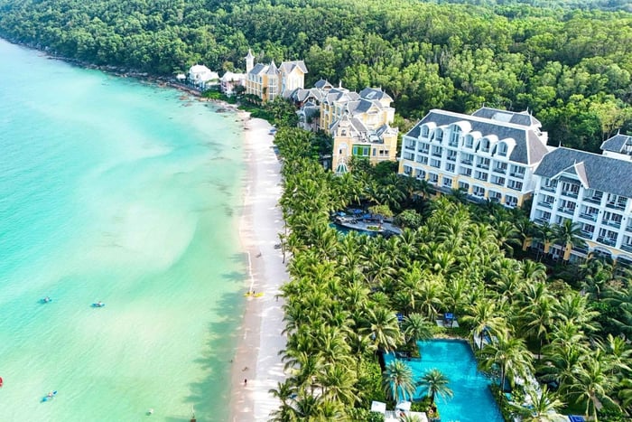 Phu Quoc: Private South Island & Evening Show Tour